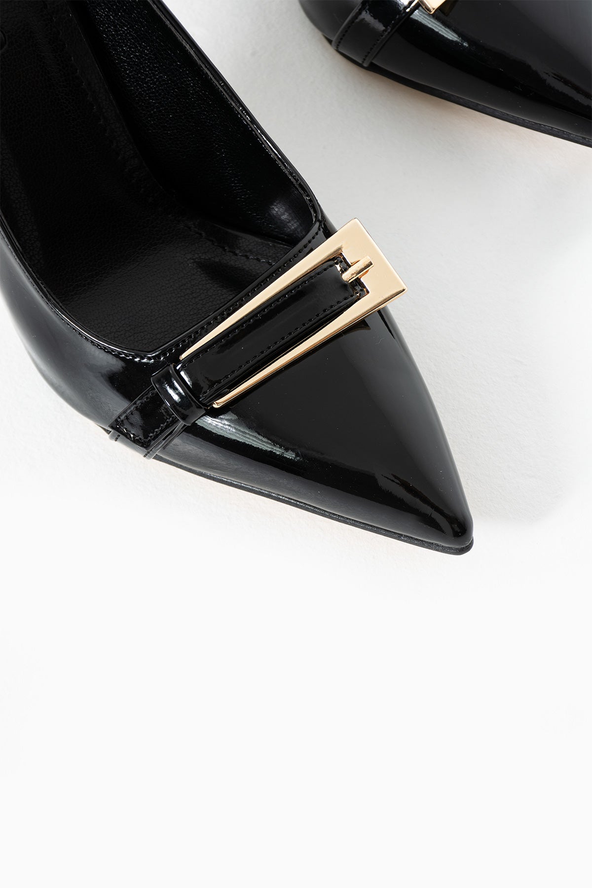 Patent Heel 9 cm with Gold Detailed Buckle Accessory