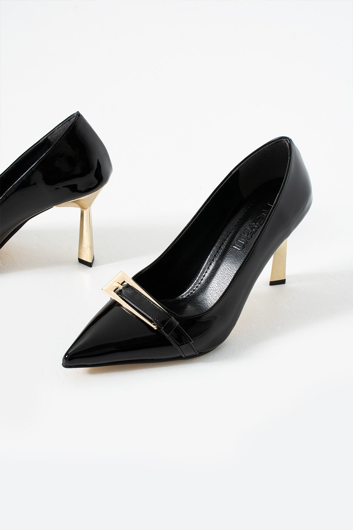 Patent Heel 9 cm with Gold Detailed Buckle Accessory