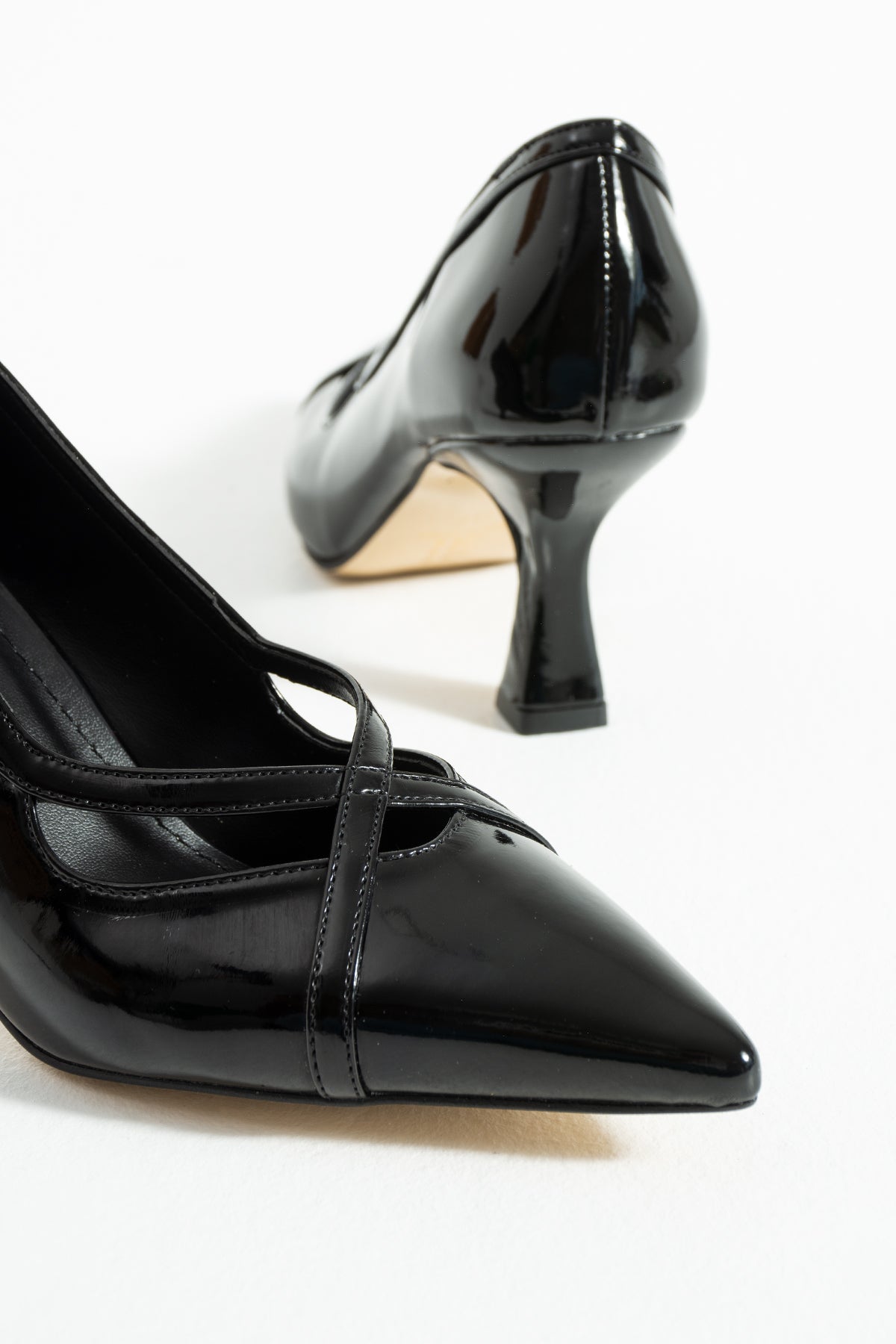 Stylish Cross-Strap Patent Heeled Shoes 7 cm