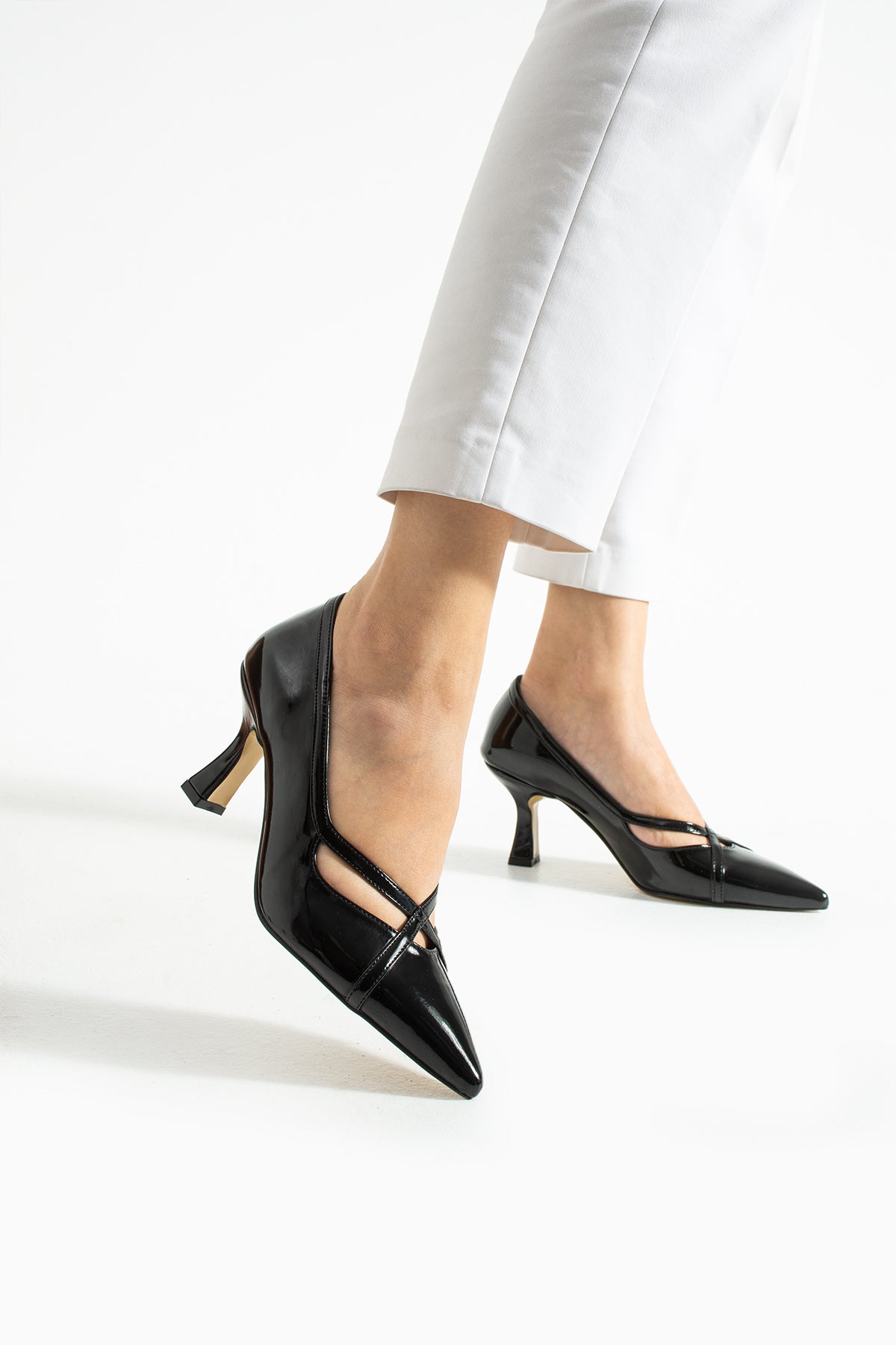 Stylish Cross-Strap Patent Heeled Shoes 7 cm