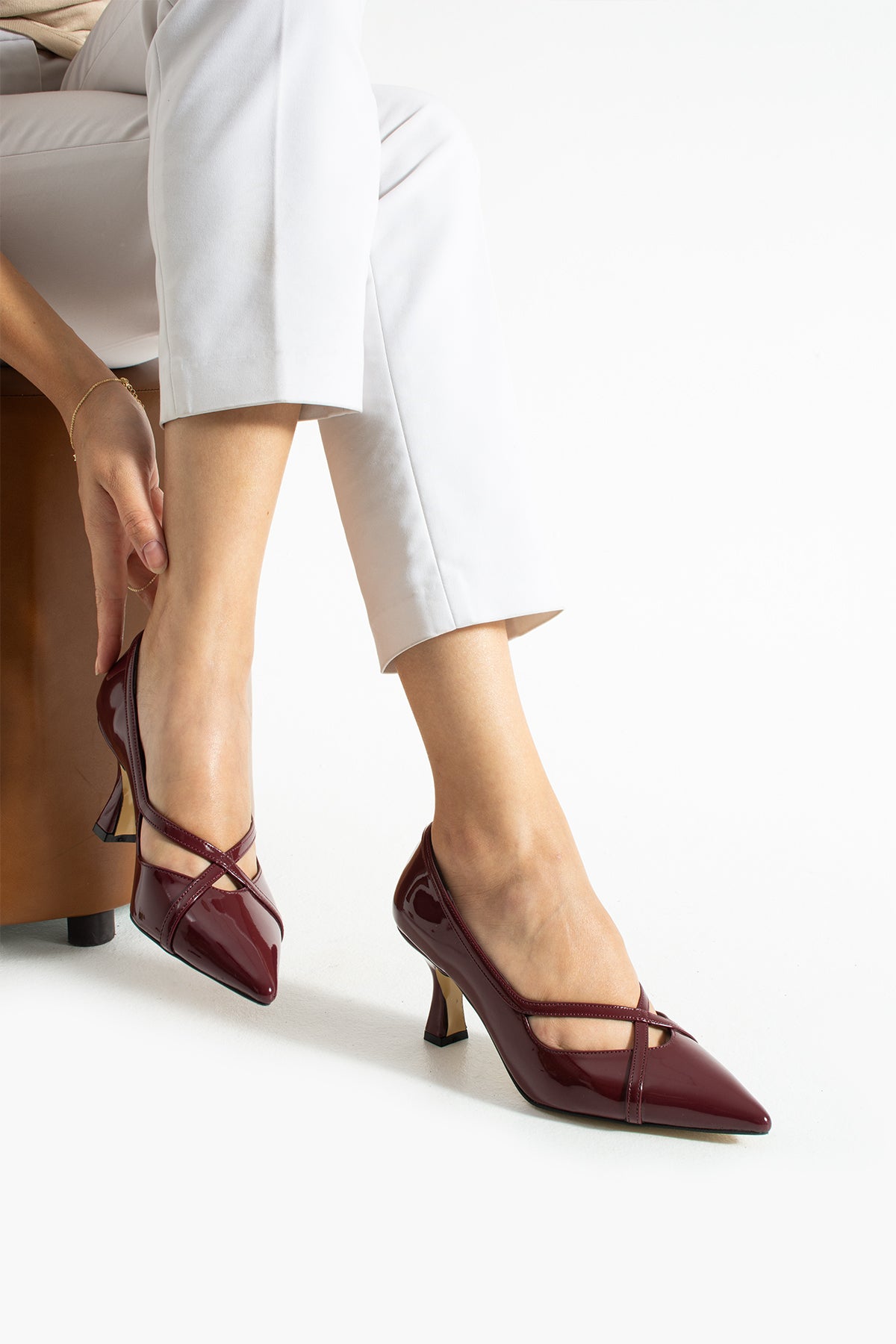 Stylish Cross-Strap Patent Heeled Shoes 7 cm
