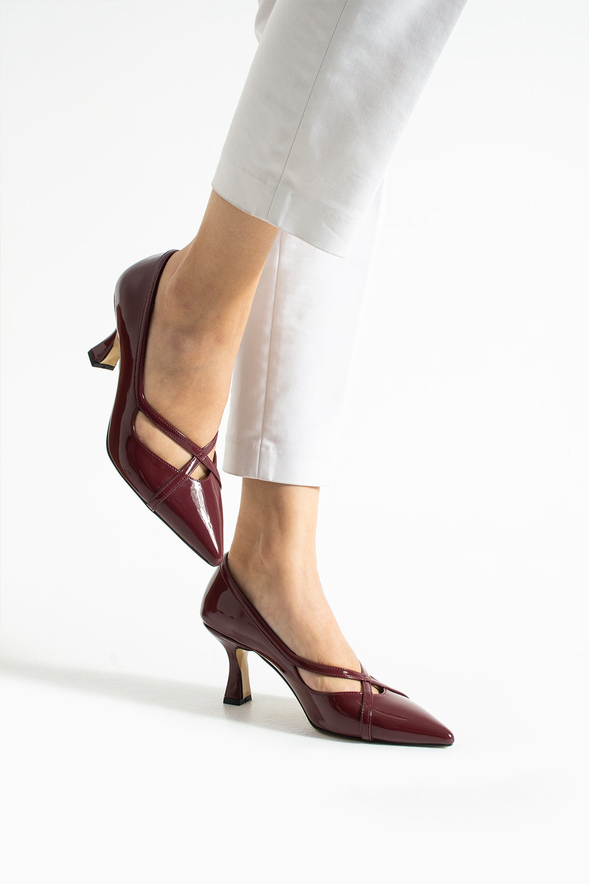 Stylish Cross-Strap Patent Heeled Shoes 7 cm