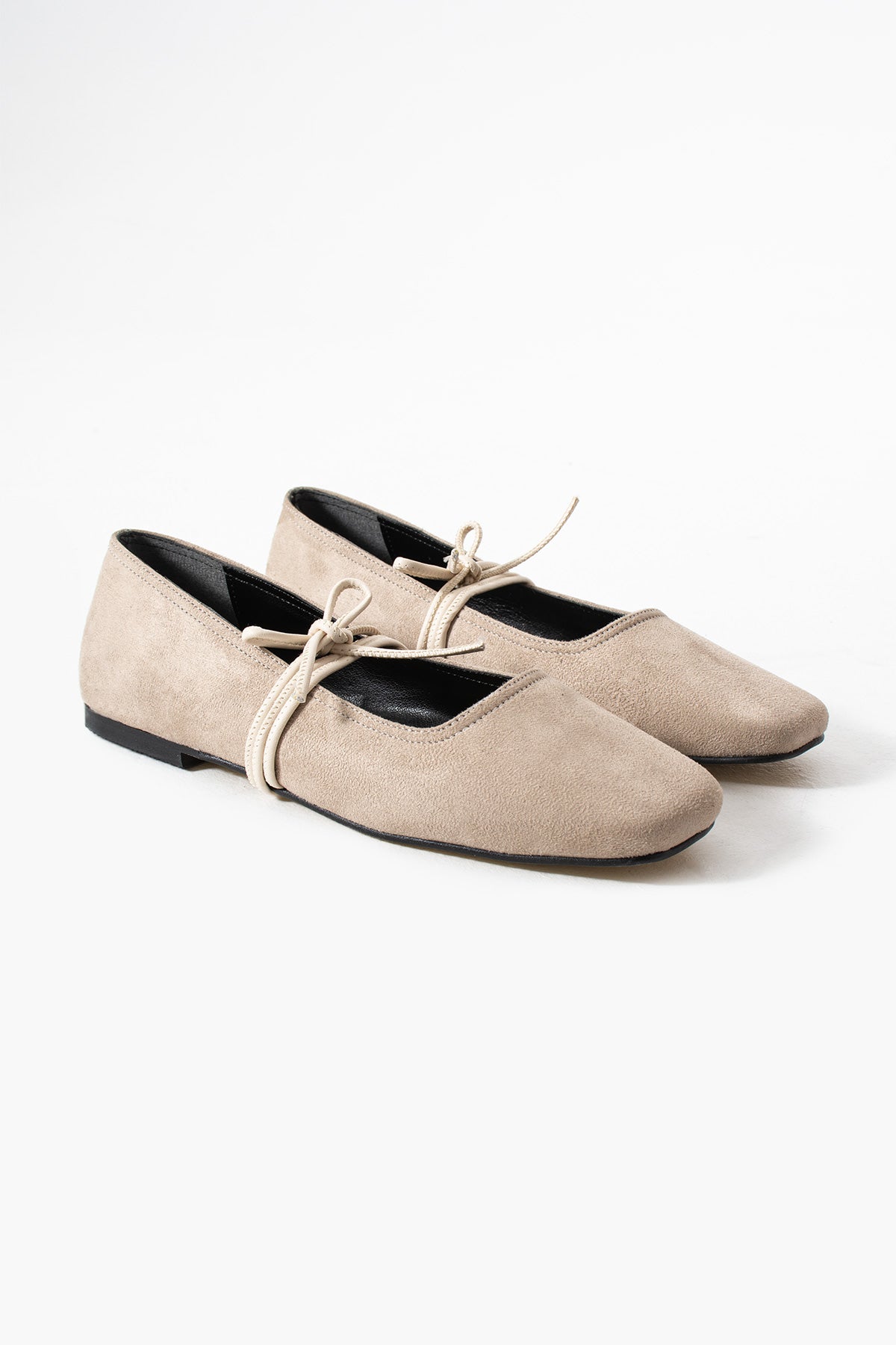 Ela Bağcıklı Balerina