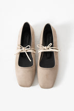 Ela Bağcıklı Balerina