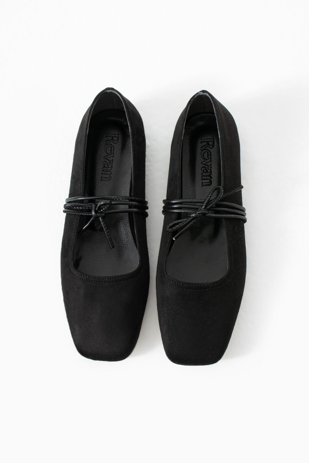 Ela Bağcıklı Balerina