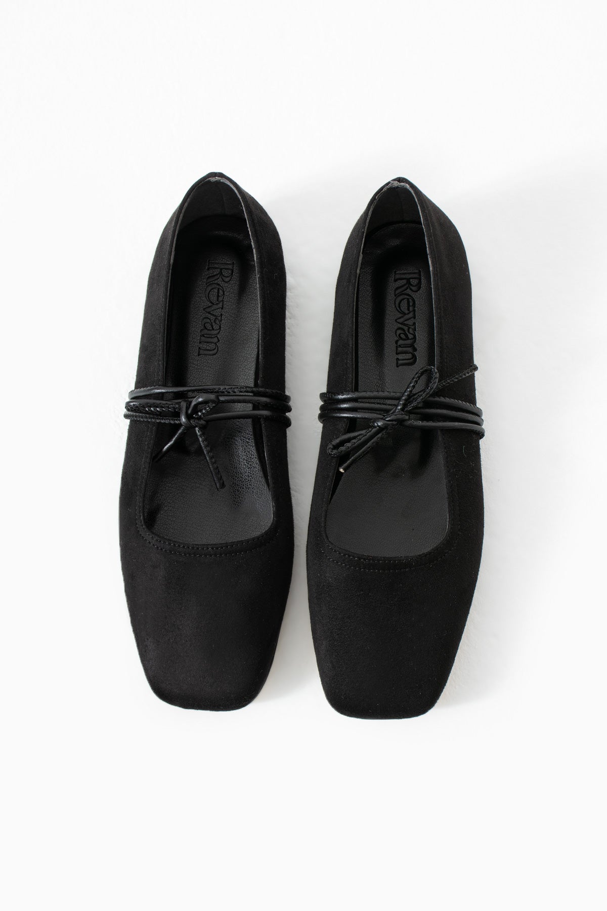 Ela Bağcıklı Balerina