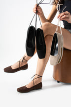 Ela Bağcıklı Balerina