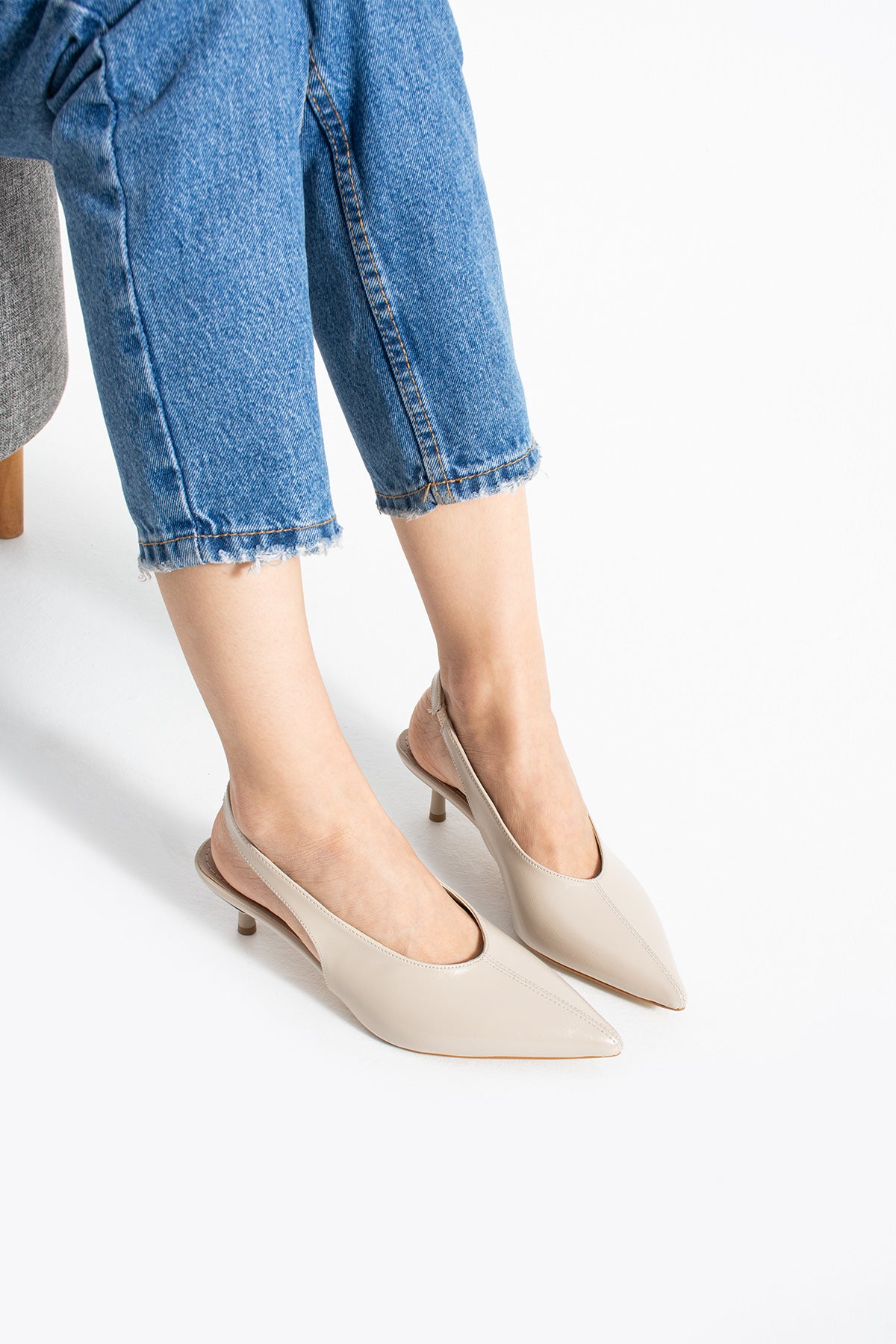 Vera Slingback