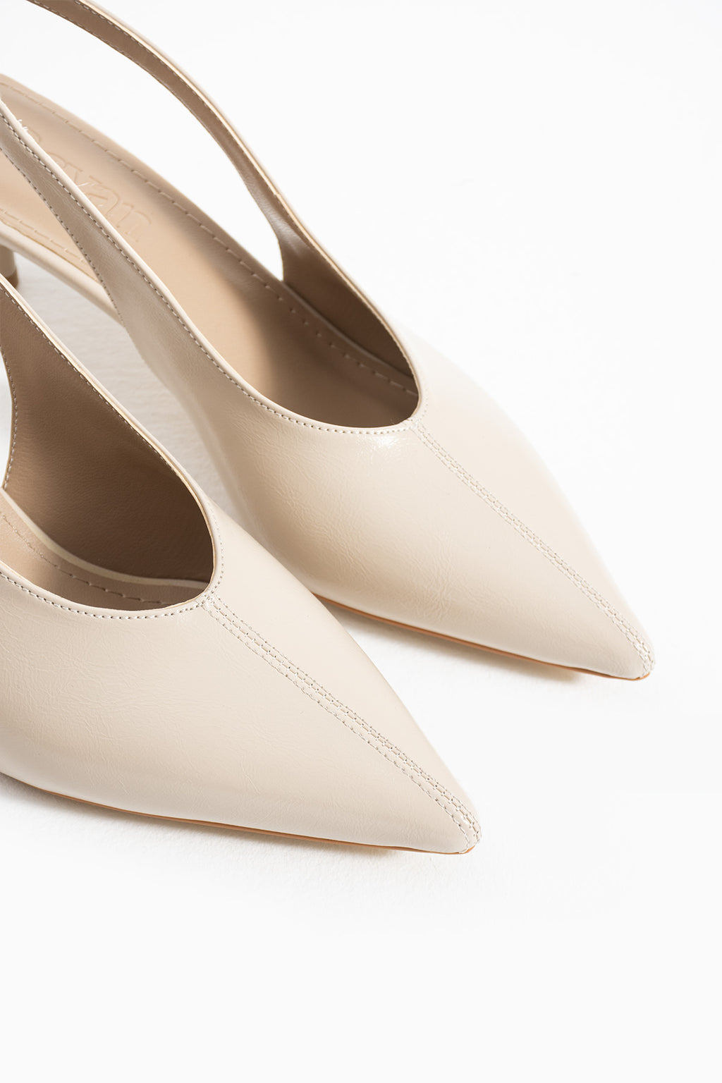 Vera Slingback