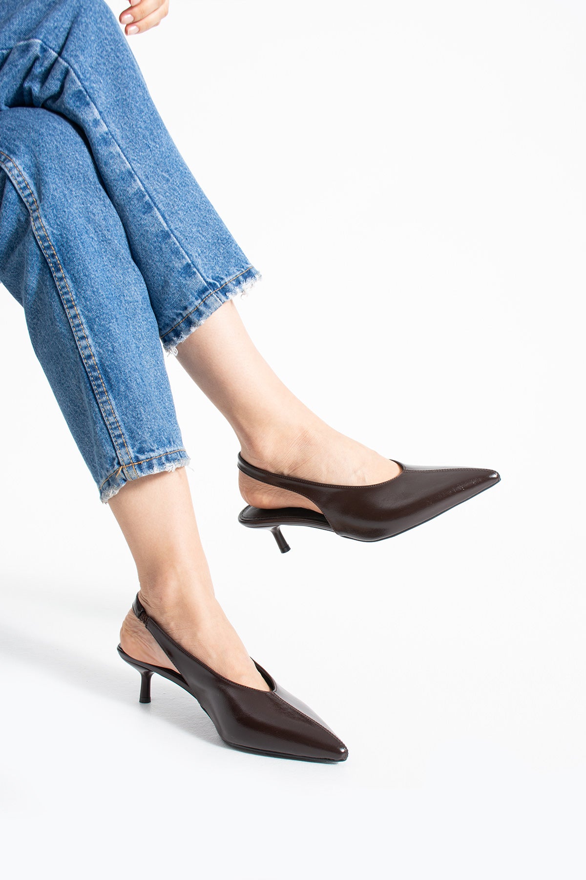 Vera Slingback