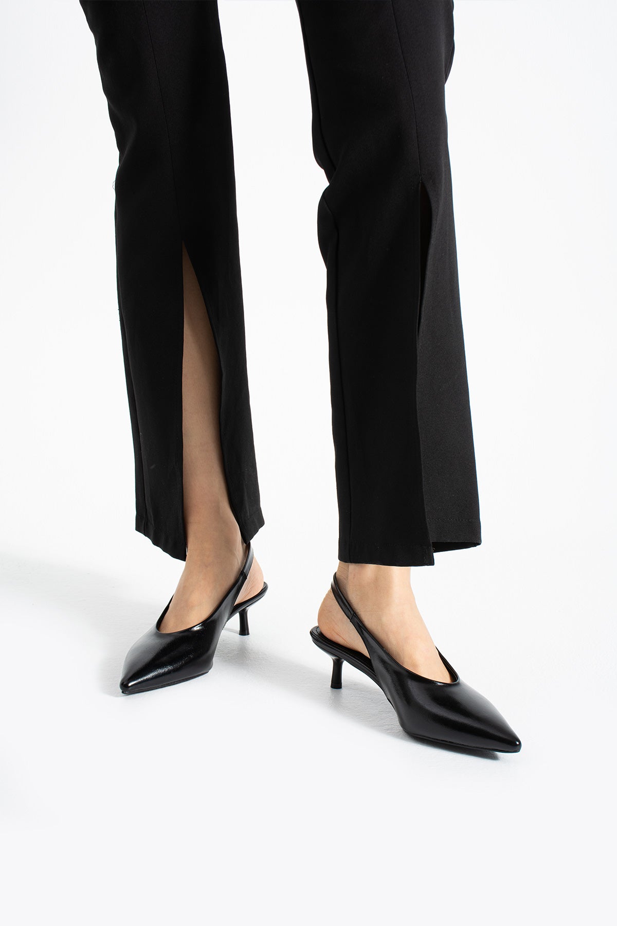 Vera Slingback